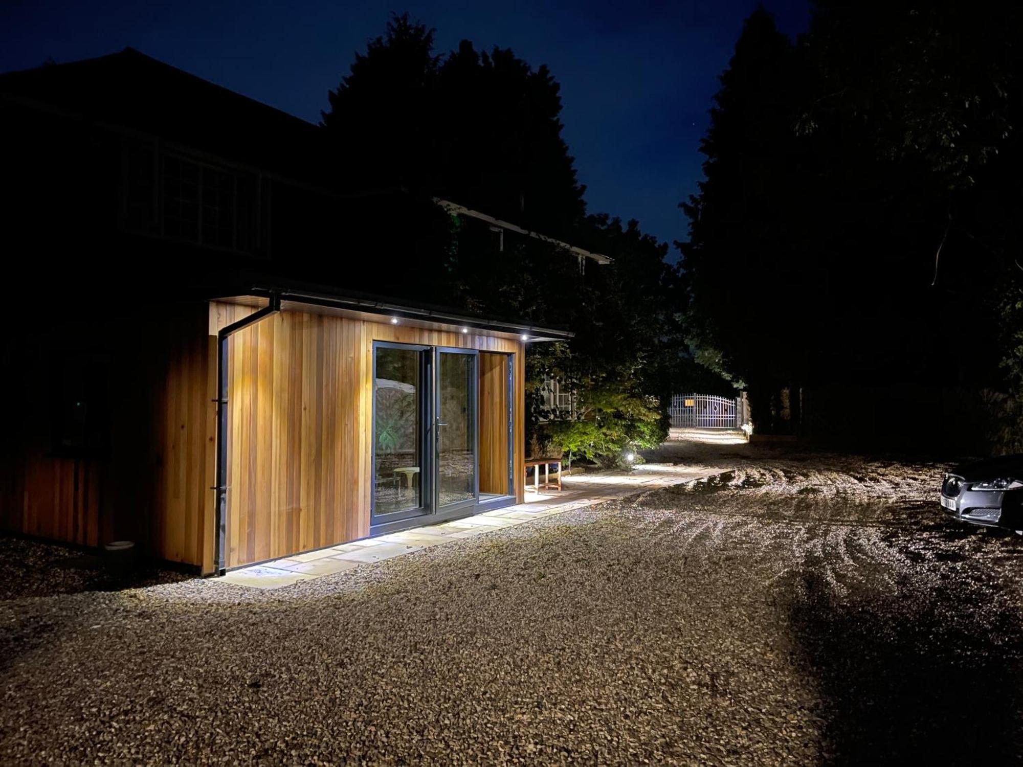 Da Vinci Guest House & Guest Parking, A Real Gem Crawley  Exterior photo