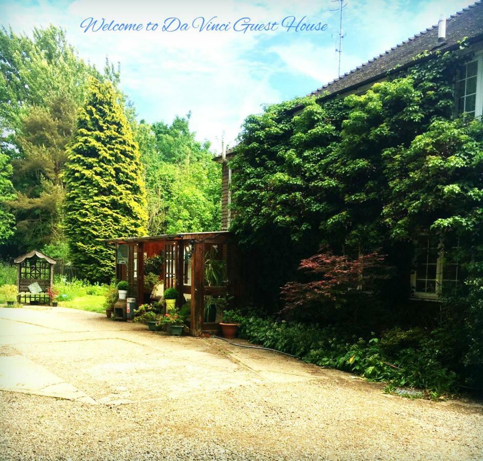 Da Vinci Guest House & Guest Parking, A Real Gem Crawley  Exterior photo